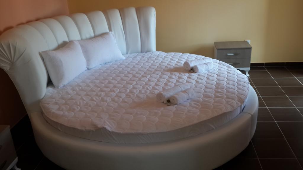 Hotel Konstantin Laplje Selo Bilik gambar