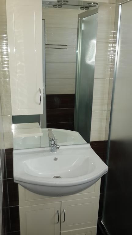 Hotel Konstantin Laplje Selo Bilik gambar