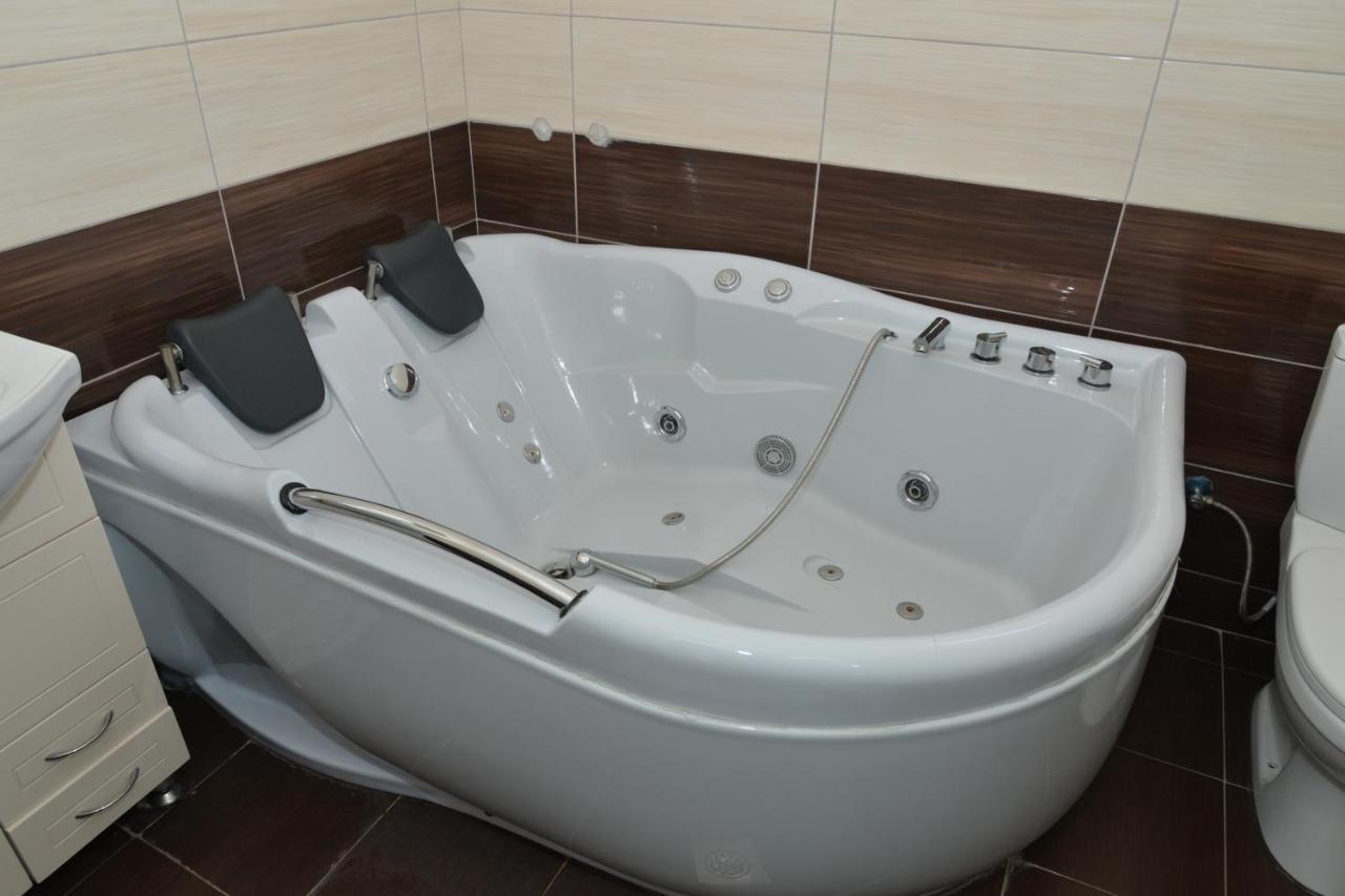 Hotel Konstantin Laplje Selo Luaran gambar